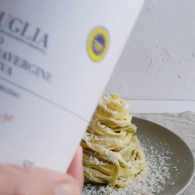 Vignoli Extra Virgin Olive Oil IGP Puglia - Intense front of 16.9oz bottle being poured over pasta
